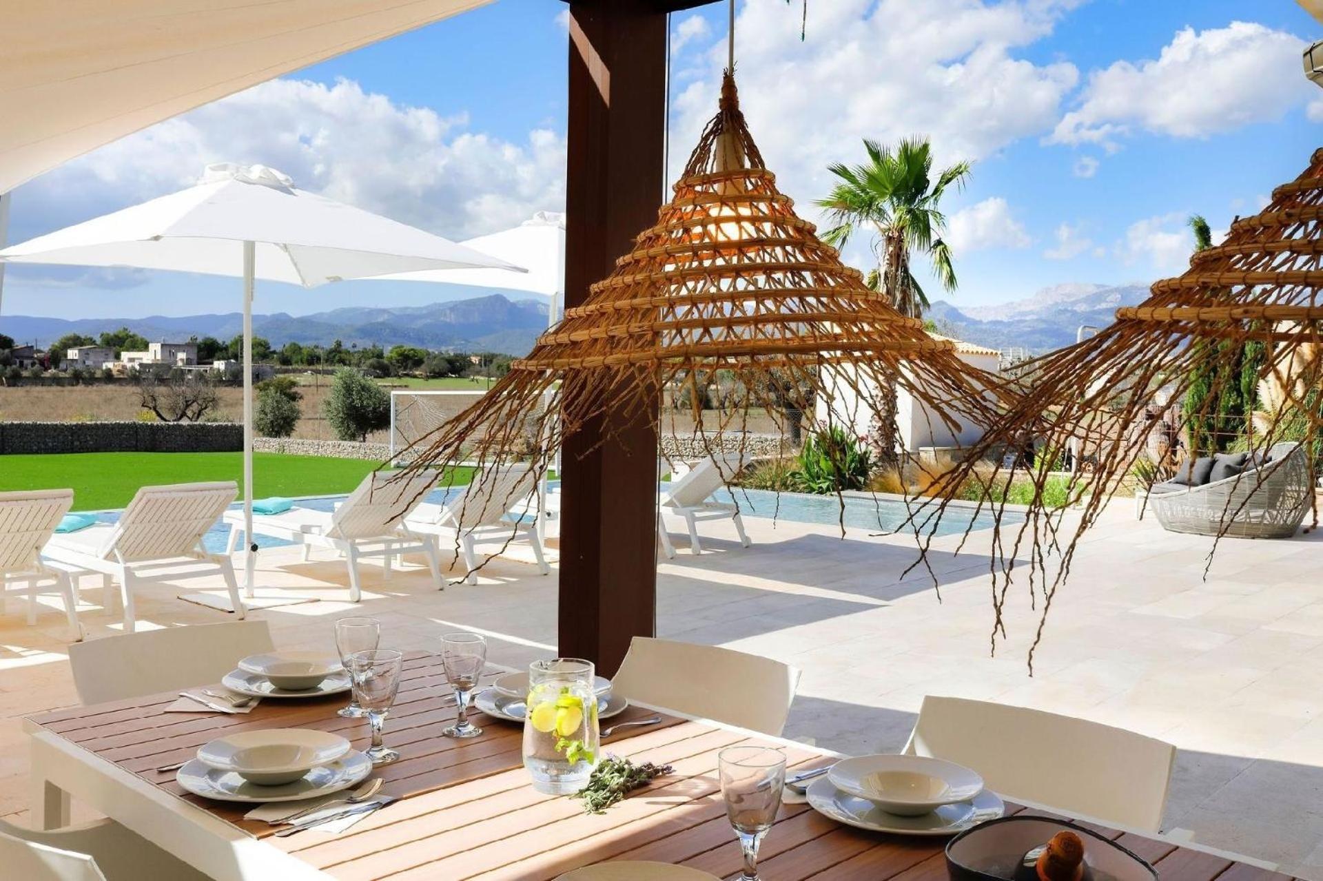 Luxurioese Mit Pool In Fuer 8 Personen *