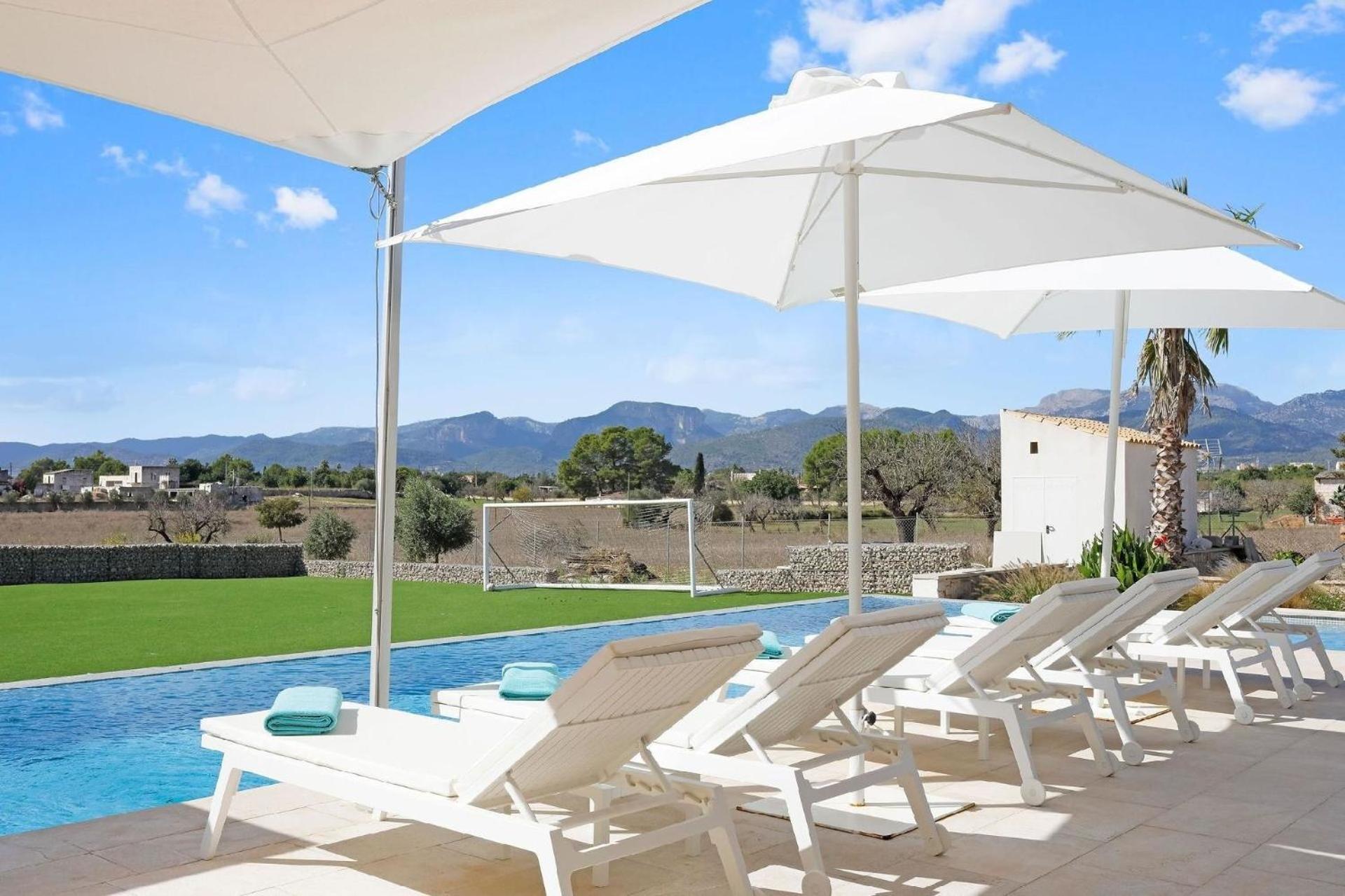 Luxurioese Mit Pool In Fuer 8 Personen * Inca (Mallorca)